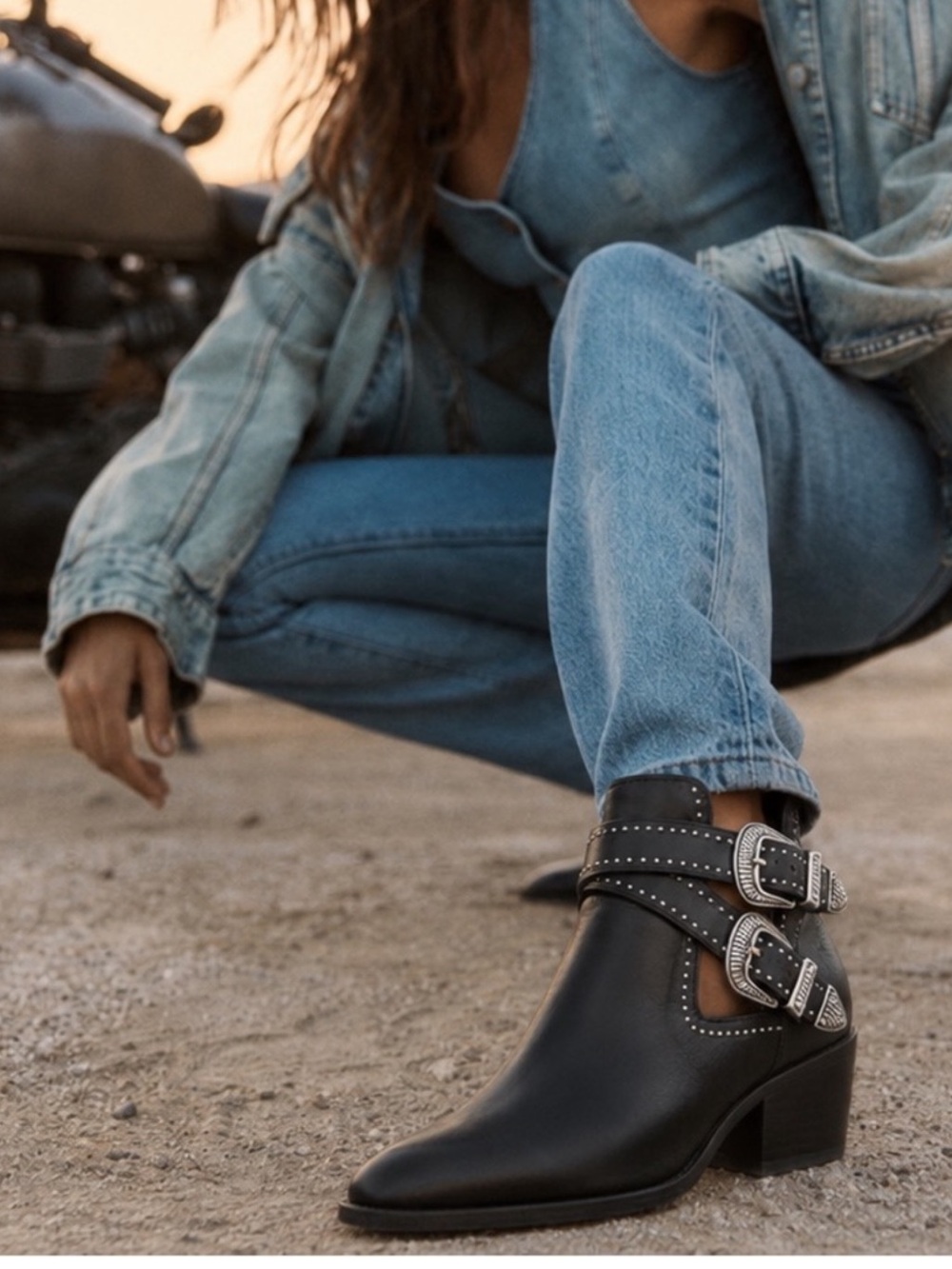 FRYE Ray Western Deco Shootie Double Buckle Black Leather Ankle Boot Silver